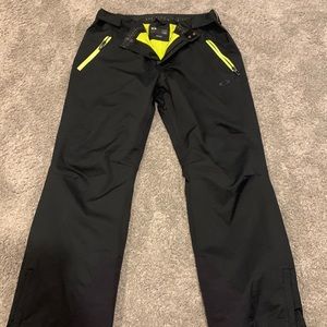 Oakley ski/snowboarding pants.